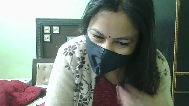 Snapshot of couplesuni chatting on 12.25.24 couplesuni online show from 12.25.24