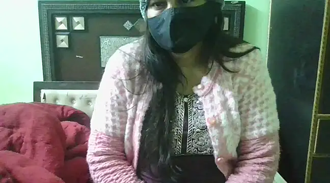 Snapshot of couplesuni chatting on 12.29.24 couplesuni online show from 12.29.24