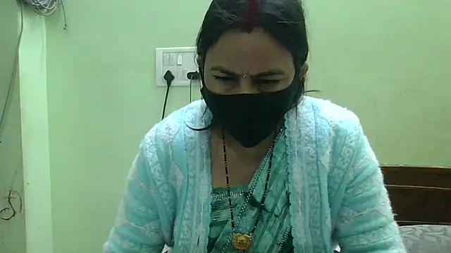 Snapshot of couplesuni chatting on 12.31.24 couplesuni online show from 12.31.24