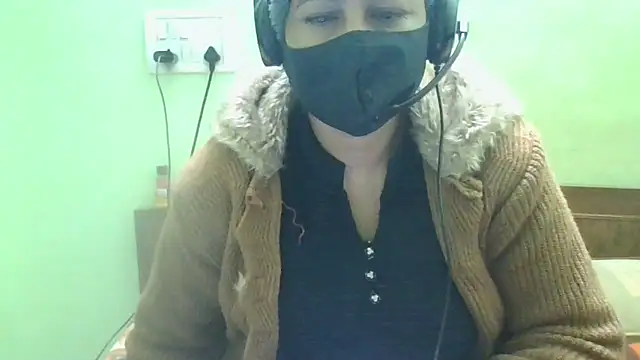 Snapshot of couplesuni chatting on 01.16.25 couplesuni online show from 01.16.25