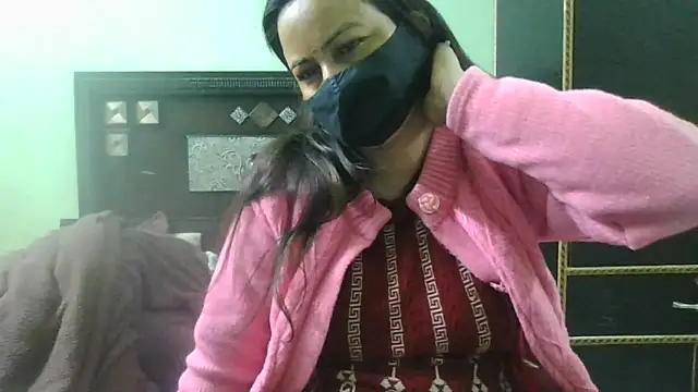 Snapshot of couplesuni chatting on 01.17.25 couplesuni online show from 01.17.25