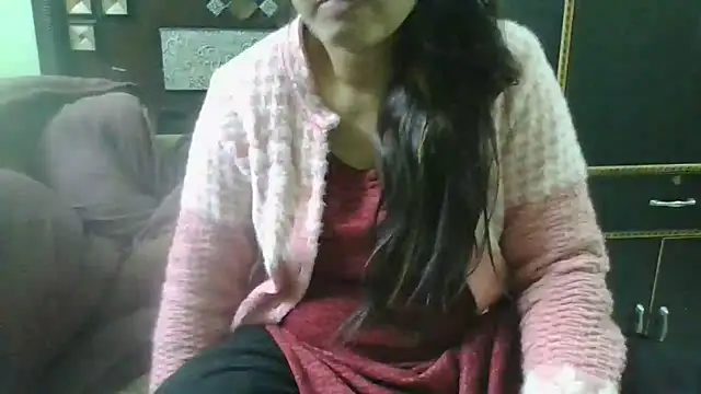 Snapshot of couplesuni chatting on 01.28.25 couplesuni online show from 01.28.25