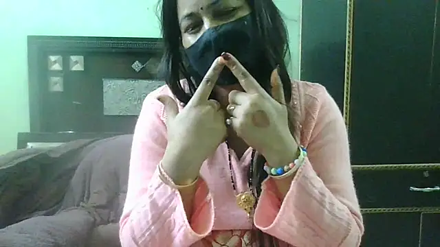 Snapshot of couplesuni chatting on 01.28.25 couplesuni online show from 01.28.25