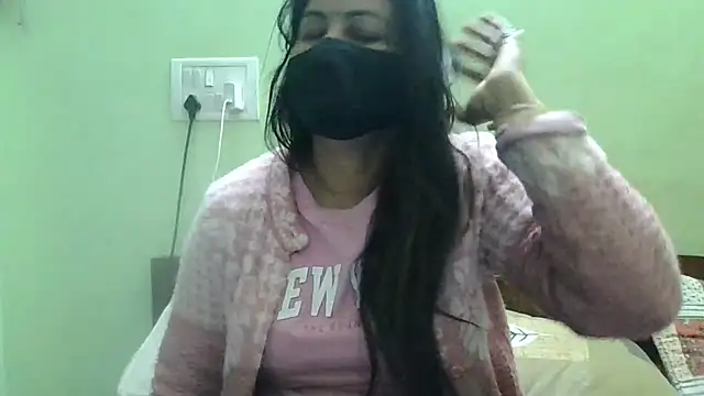 Snapshot of couplesuni chatting on 01.29.25 couplesuni online show from 01.29.25