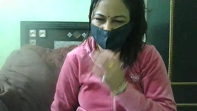 Snapshot of couplesuni chatting on 02.04.25 couplesuni online show from 02.04.25