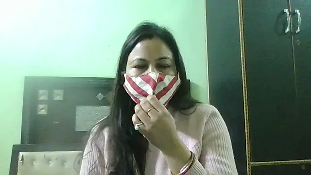 Snapshot of couplesuni chatting on 02.10.25 couplesuni online show from 02.10.25