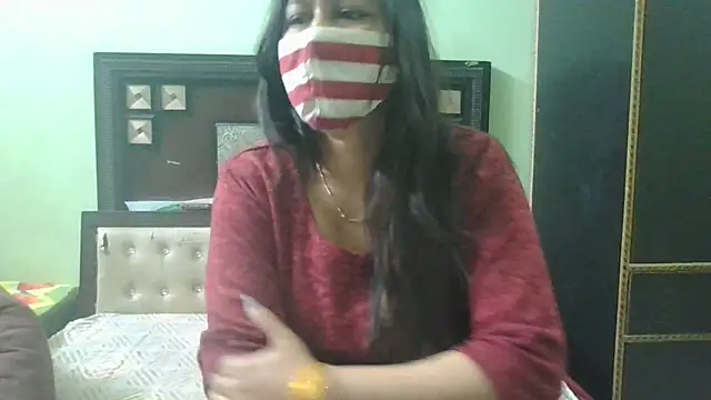 Snapshot of couplesuni chatting on 02.21.25 couplesuni online show from 02.21.25