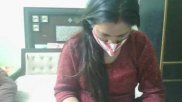 Snapshot of couplesuni chatting on 02.21.25 couplesuni online show from 02.21.25