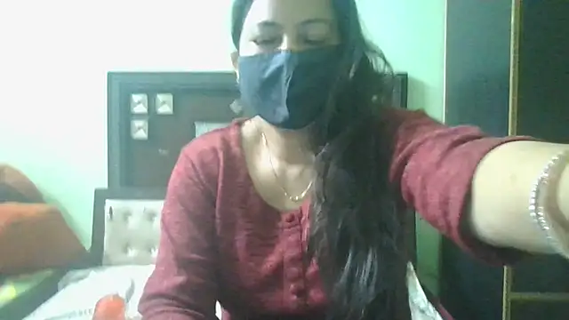 Snapshot of couplesuni chatting on 02.23.25 couplesuni online show from 02.23.25