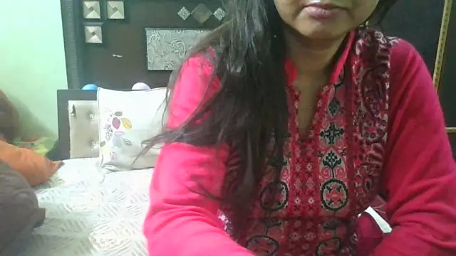 Snapshot of couplesuni chatting on 02.24.25 couplesuni online show from 02.24.25