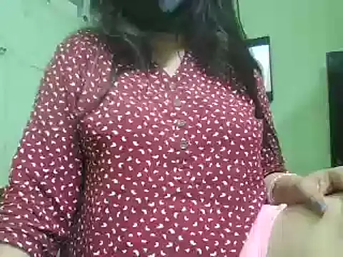 Snapshot of couplesuni chatting on 03.18.25 couplesuni online show from 03.18.25