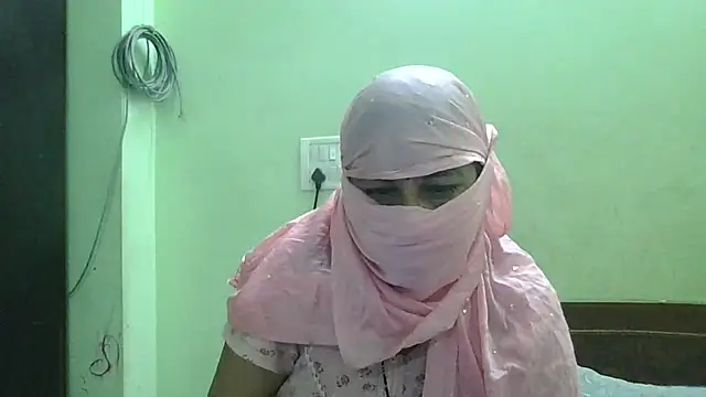 Snapshot of couplesuni chatting on 03.19.25 couplesuni online show from 03.19.25