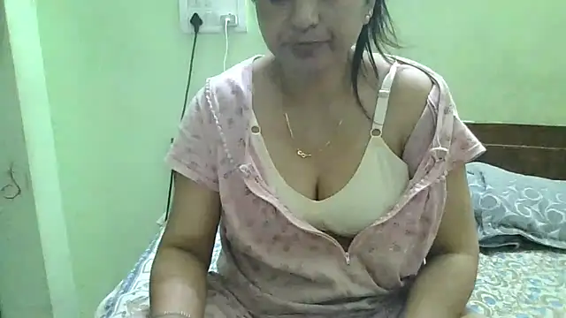 Snapshot of couplesuni chatting on 03.21.25 couplesuni online show from 03.21.25