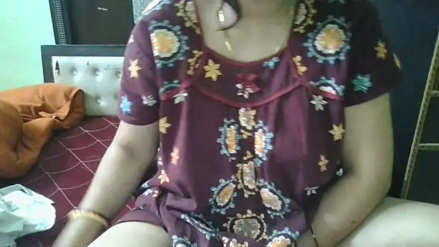 Snapshot of couplesuni chatting on 10.04.25 couplesuni online show from 10.04.25