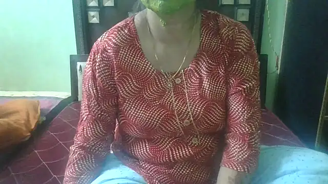 Snapshot of couplesuni chatting on 10.11.25 couplesuni online show from 10.11.25