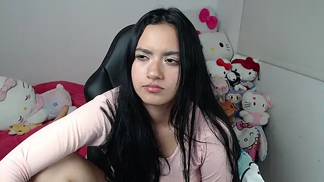 Snapshot of kayla_k18 chatting on 06.21.26 kayla k18 online show from 06.21.26
