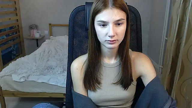 Snapshot of AnaHoney chatting on 09.29.25 AnaHoney online show from 09.29.25