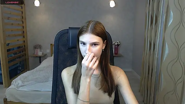 Snapshot of AnaHoney chatting on 10.02.25 AnaHoney online show from 10.02.25