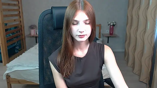 Snapshot of AnaHoney chatting on 10.20.25 AnaHoney online show from 10.20.25