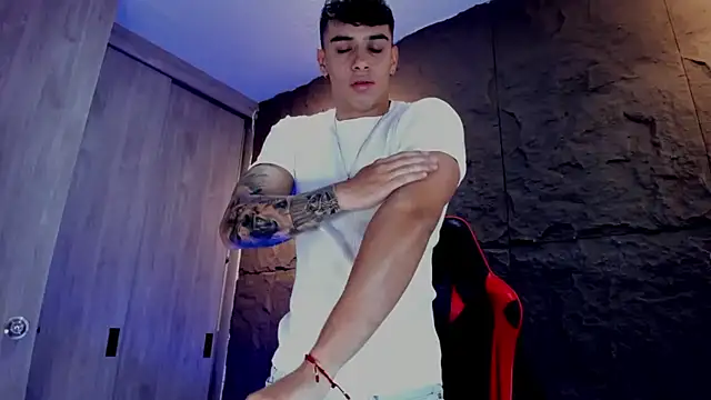 Snapshot of joseph_boy chatting on 10.04.25 joseph boy online show from 10.04.25