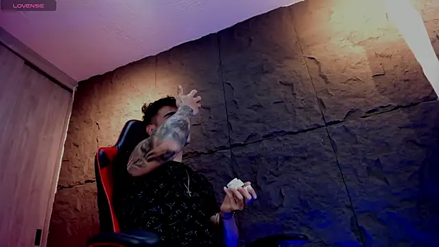 Snapshot of joseph_boy chatting on 10.20.25 joseph boy online show from 10.20.25