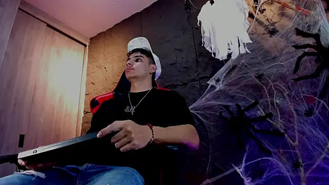 Snapshot of joseph_boy chatting on 10.23.25 joseph boy online show from 10.23.25