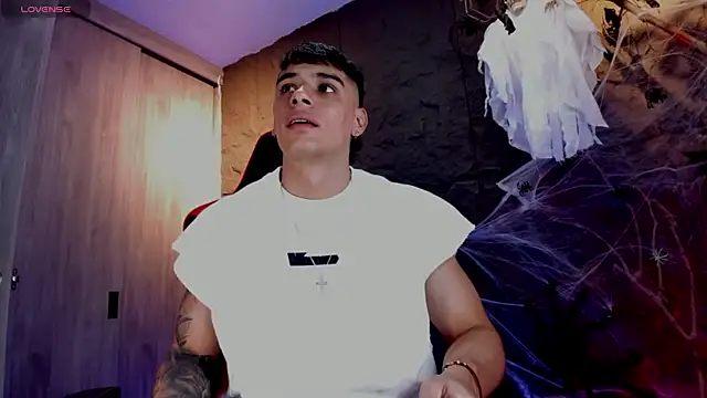 Snapshot of joseph_boy chatting on 10.25.25 joseph boy online show from 10.25.25