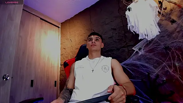 Snapshot of joseph_boy chatting on 10.27.25 joseph boy online show from 10.27.25