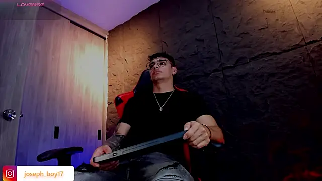 Snapshot of joseph_boy chatting on 11.03.25 joseph boy online show from 11.03.25