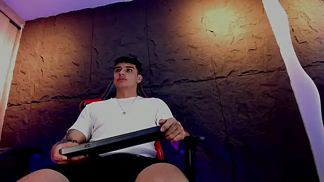 Snapshot of joseph_boy chatting on 11.07.25 joseph boy online show from 11.07.25