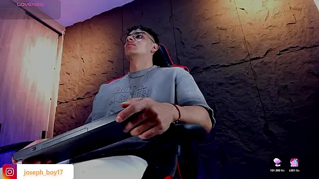 Snapshot of joseph_boy chatting on 11.09.25 joseph boy online show from 11.09.25