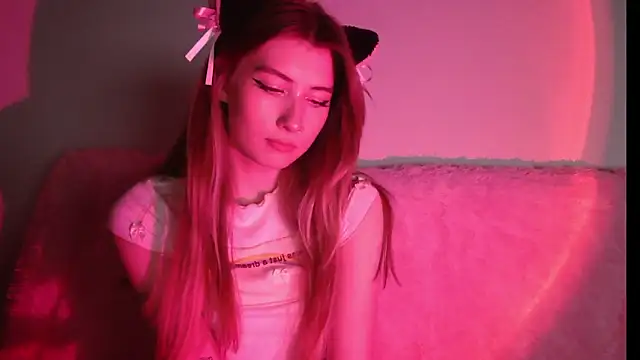 Snapshot of ErikaShyy chatting on 12.09.24 ErikaShyy online show from 12.09.24