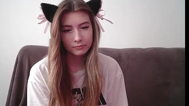 Snapshot of ErikaShyy chatting on 12.12.24 ErikaShyy online show from 12.12.24