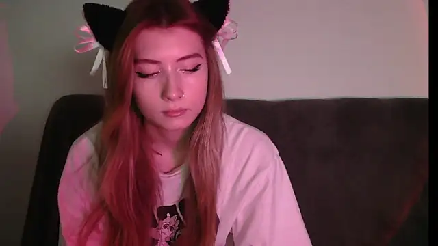 Snapshot of ErikaShyy chatting on 12.12.24 ErikaShyy online show from 12.12.24