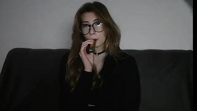 Snapshot of ErikaShyy chatting on 12.24.24 ErikaShyy online show from 12.24.24