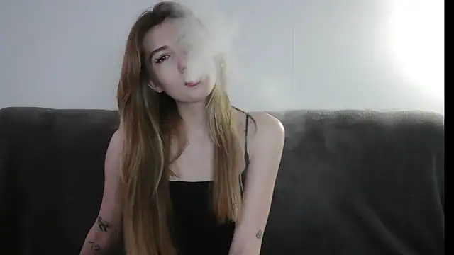 Snapshot of ErikaShyy chatting on 12.25.24 ErikaShyy online show from 12.25.24