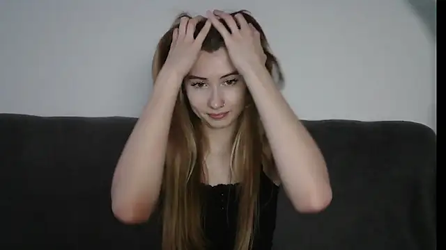 Snapshot of ErikaShyy chatting on 12.26.24 ErikaShyy online show from 12.26.24