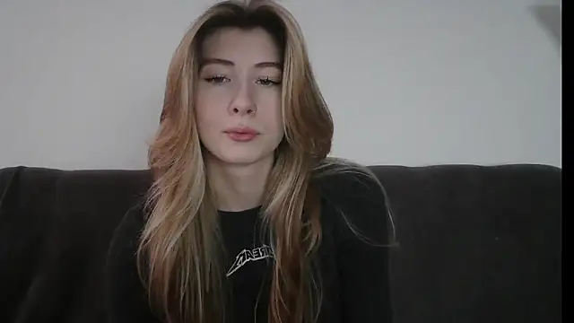 Snapshot of ErikaShyy chatting on 01.29.25 ErikaShyy online show from 01.29.25