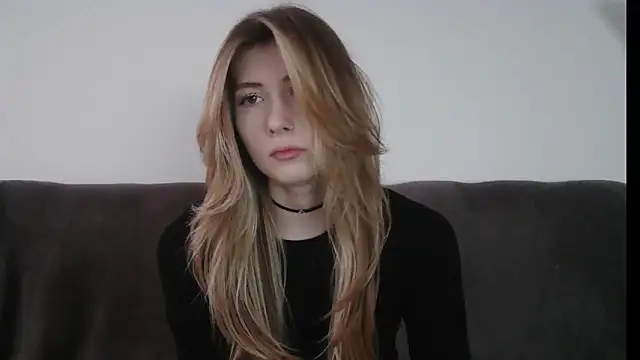 Snapshot of ErikaShyy chatting on 01.29.25 ErikaShyy online show from 01.29.25