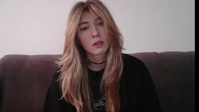 Snapshot of ErikaShyy chatting on 01.30.25 ErikaShyy online show from 01.30.25