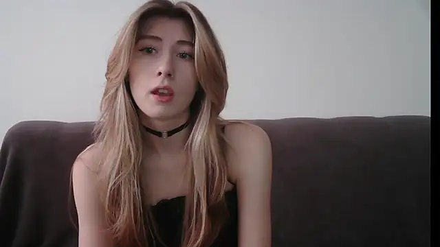 Snapshot of ErikaShyy chatting on 02.03.25 ErikaShyy online show from 02.03.25