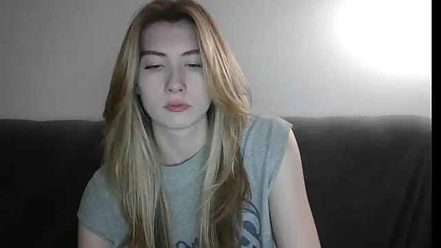 Snapshot of ErikaShyy chatting on 02.05.25 ErikaShyy online show from 02.05.25