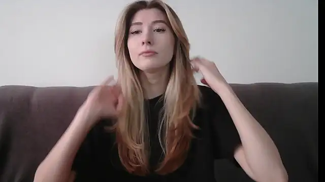 Snapshot of ErikaShyy chatting on 02.06.25 ErikaShyy online show from 02.06.25