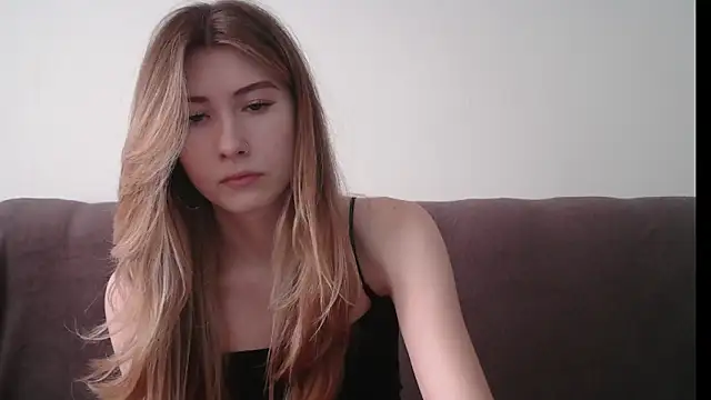 Snapshot of ErikaShyy chatting on 02.13.25 ErikaShyy online show from 02.13.25