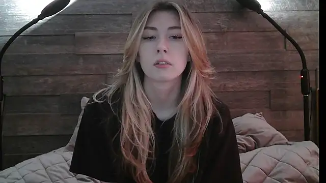 Snapshot of ErikaShyy chatting on 02.20.25 ErikaShyy online show from 02.20.25