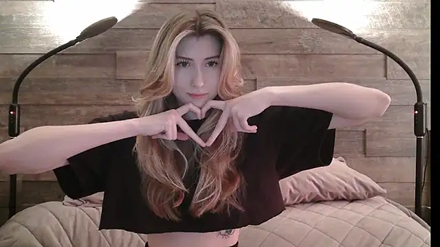 Snapshot of ErikaShyy chatting on 03.07.25 ErikaShyy online show from 03.07.25