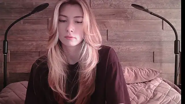 Snapshot of ErikaShyy chatting on 03.07.25 ErikaShyy online show from 03.07.25