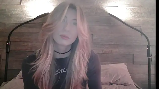 Snapshot of ErikaShyy chatting on 03.10.25 ErikaShyy online show from 03.10.25