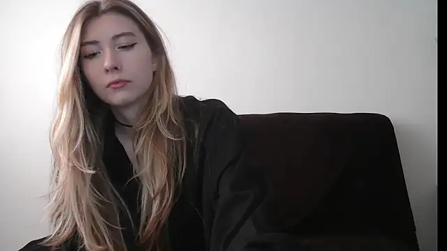 Snapshot of ErikaShyy chatting on 09.08.25 ErikaShyy online show from 09.08.25