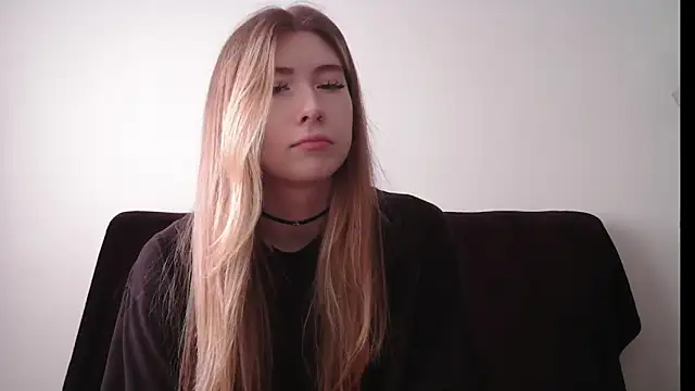 Snapshot of ErikaShyy chatting on 09.25.25 ErikaShyy online show from 09.25.25